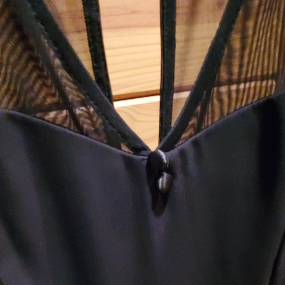 Black dress - Picture 2 of 3